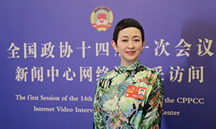 全國政協(xié)委員、中國東方演藝集團歌唱家劉玉婉