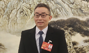 全國人大代表，廣西文聯(lián)主席、廣西作協(xié)主席田代琳