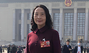 全國政協(xié)委員、天津市作協(xié)主席尹學(xué)蕓　