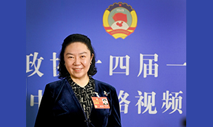 全國政協(xié)委員、中國國家話劇院院長田沁鑫　