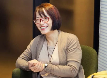 申霞艷：生如蟻而美如神　　胡學(xué)文出示的是當(dāng)代眼光，他正視并升華當(dāng)代生活經(jīng)驗(yàn)，大膽創(chuàng)造21世紀(jì)新傳統(tǒng)，這種傳統(tǒng)吸納過(guò)往，并與過(guò)往進(jìn)行激烈抗辯。[詳細(xì)]