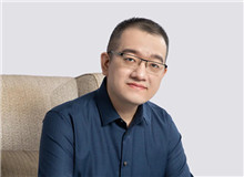 遠(yuǎn)瞳：網(wǎng)絡(luò)是浮躁的，但網(wǎng)絡(luò)文學(xué)不是能夠成功走下來(lái)的作者，也在從浮躁轉(zhuǎn)向沉穩(wěn)，“穩(wěn)”是讓我們能在這條路上長(zhǎng)遠(yuǎn)走下去的基礎(chǔ)……[詳細(xì)]