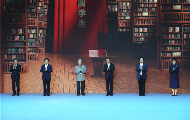 做人民的學(xué)生 做生活的在場者