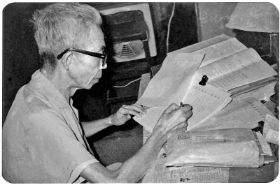 1982年8月，蕭殷給業(yè)余作者回信。