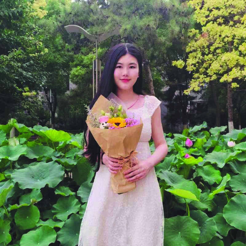 湯介生，原名張明慧，北大中文系博士，科幻懸疑小說作家。代表作《控夢東京》《唐詩生死局》，作品曾入圍央視年度中國好書，獲得首屆燧石文學獎，第十五屆、第十六屆新概念作文大賽全國一等獎。