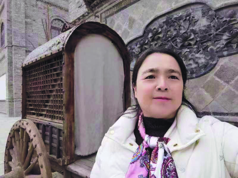 徐彥利，科幻作家，自1998年起發(fā)表作品，已發(fā)表近500篇科幻小說及研究論文等，出版《奇幻森林逃生記》《心靈探測師》《先鋒敘事新探》《中國科幻史話》《中國當代小說主潮》《中國當代小說流變史》等著作。曾獲華語科幻星云獎、少兒科幻星云獎及世界華人科普獎等獎項。