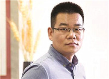 徐則臣談《金枝》：一部“還鄉(xiāng)之作”　　 在小說的一頁非常明白地寫到“金枝玉葉”四個字，我才判定這的確是寫給女性的一首頌歌……[詳細]