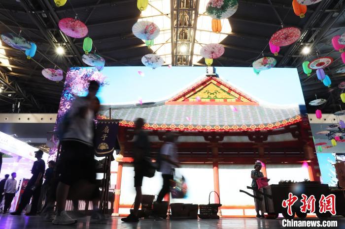 中航環(huán)球與《劍俠情緣網(wǎng)絡版3》聯(lián)手打造的沉浸式劇本殺體驗區(qū)域。 張亨偉 攝