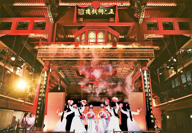 正乙祠戲樓里，昆曲《牡丹亭》經(jīng)典名段正在上演。 正乙祠戲樓供圖