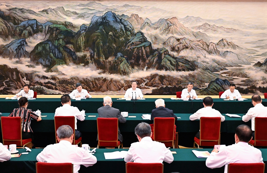 9月9日，全國優(yōu)秀教師代表座談會在北京召開。中共中央政治局常委、國務院副總理丁薛祥出席會議，傳達習近平致信和李強批示并講話。新華社記者 申宏 攝