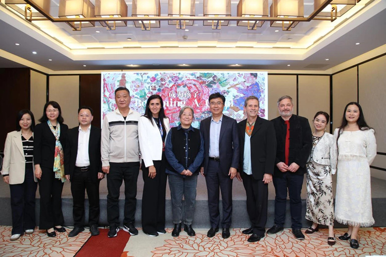 嘉賓合影留念(蔡皋,居中)