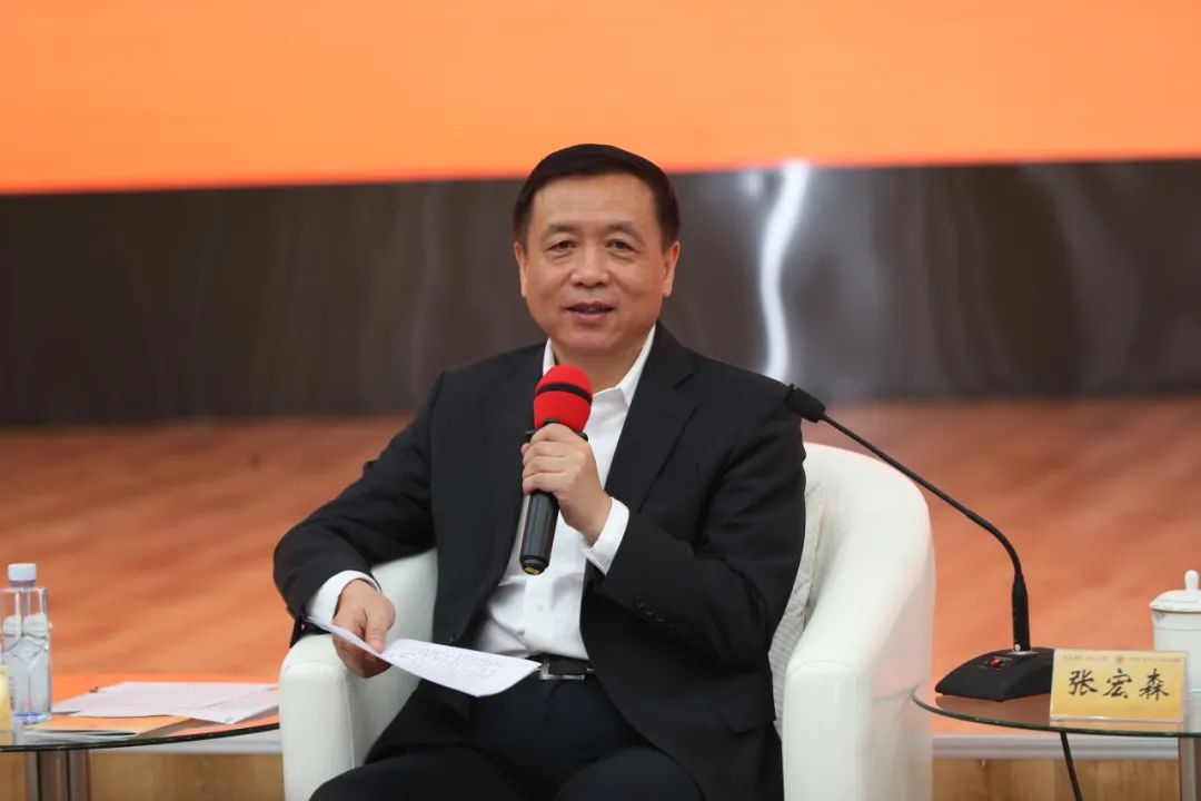 中國(guó)作協(xié)黨組書記、副主席、書記處書記張宏森講話
