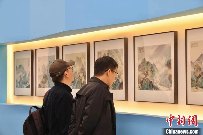 “景·色”——2023當(dāng)代青綠山水畫學(xué)術(shù)邀請(qǐng)展現(xiàn)場。 主辦方供圖