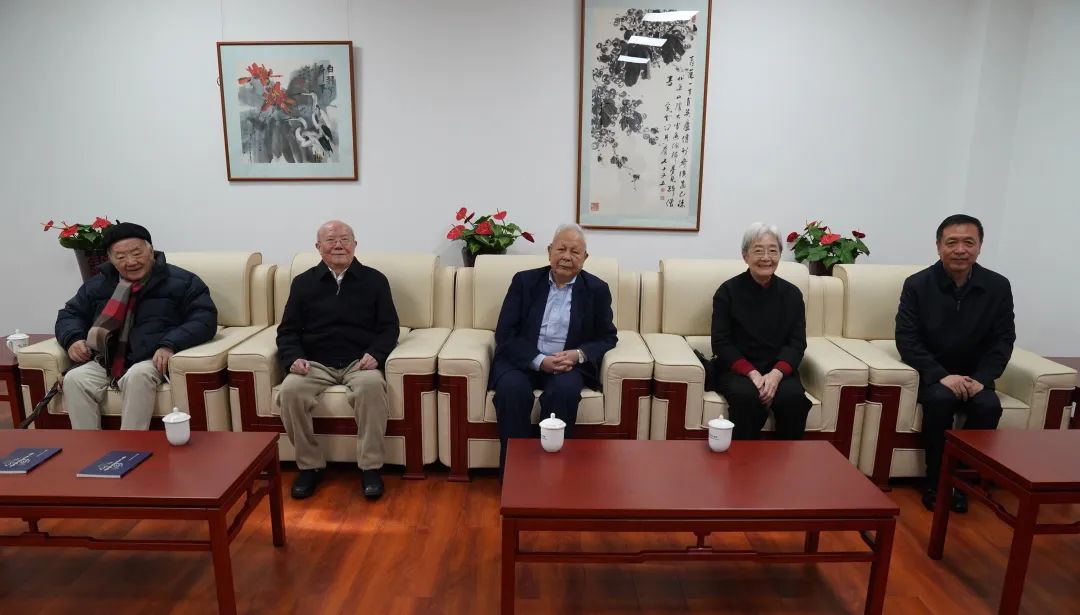 左起：錢理群、嚴(yán)家炎、謝冕、盧曉蓉、張宏森