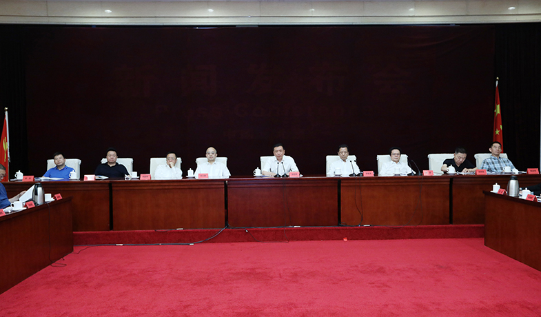 7月25日，第十一屆茅盾文學(xué)獎(jiǎng)評(píng)獎(jiǎng)委員會(huì)第一次全體會(huì)