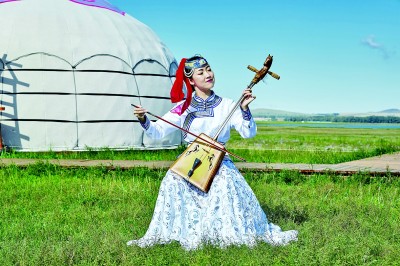 草原上馬頭琴琴聲悠揚。光明圖片/視覺中國