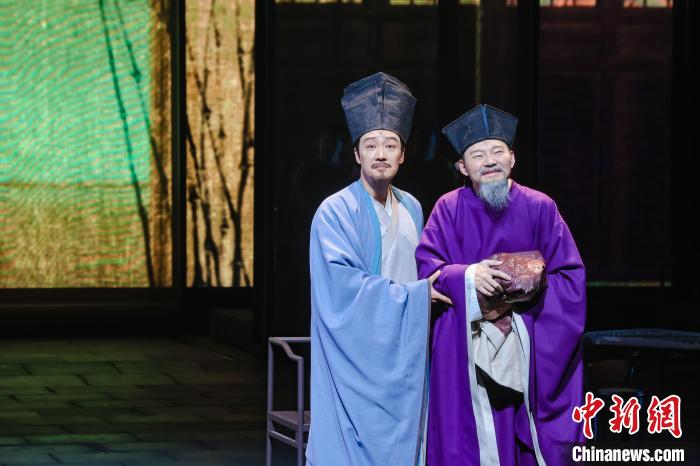 原創(chuàng)話劇《蘇堤春曉》劇照。國家話劇院供圖