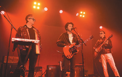 五條人樂(lè)隊(duì)正在表演。 新華社記者 李 睿攝