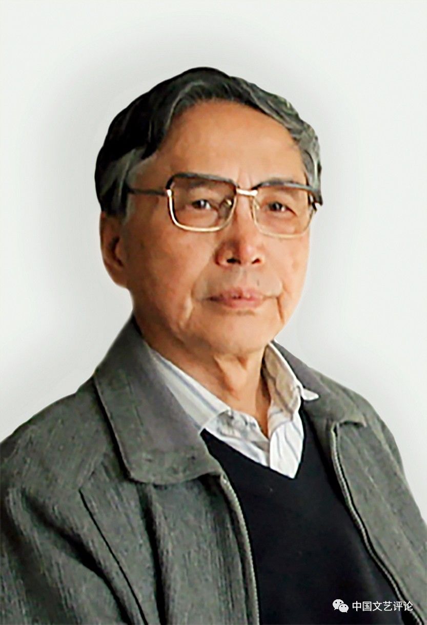 錢中文簡介：1932年11月生，江蘇無錫人。1955年畢業(yè)于中國人民大學(xué)俄語系，1955—1959年就讀于莫斯科大學(xué)研究生部俄羅斯語言文學(xué)系。現(xiàn)為中國社會科學(xué)院榮譽(yù)學(xué)部委員、文學(xué)研究所研究員、研究生院教授、博士生導(dǎo)師(自1987年起)，中國作家協(xié)會全國委員會榮譽(yù)委員，中國中外文藝?yán)碚搶W(xué)會名譽(yù)會長。曾任中國社會科學(xué)院文學(xué)所文藝?yán)碚撗芯渴抑魅?、比較文學(xué)研究室主任、《文學(xué)評論》主編、學(xué)術(shù)委員會委員，國務(wù)院學(xué)位委員會中國語言文學(xué)學(xué)科評議組成員與召集人。著有《果戈理及其諷刺藝術(shù)》、《現(xiàn)實主義和現(xiàn)代主義》、《文學(xué)原理——發(fā)展論》(后改為《文學(xué)發(fā)展論》)、《文學(xué)理論流派與民族文化精神》、《文學(xué)理論：走向交往對話的時代》、《新理性精神文學(xué)論》、《錢中文學(xué)術(shù)文化隨筆》、《自律與他律》(合著)、《錢中文文集》韓國版4卷本、《文學(xué)理論：求索與反思》、《新理性精神與當(dāng)代文論建設(shè)》、《現(xiàn)代性與當(dāng)代文學(xué)理論》、《桐蔭夢痕》、《文學(xué)的鄉(xiāng)愁》等，有《錢中文文集》5卷本問世。主編《巴赫金全集》譯文7卷、《讀世界》6種、《文學(xué)理論建設(shè)叢書》7種；合作主編多種論文集、《新時期文藝學(xué)建設(shè)叢書》36種、《現(xiàn)代外國文藝?yán)碚撟g叢》14種。合譯有長篇小說《現(xiàn)代牧歌》([俄]謝德林著)等。