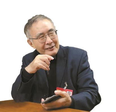 1943年出生。作家、國(guó)家一級(jí)編劇。享受政府特殊津貼。主要作品有長(zhǎng)篇小說(shuō)《桑那高地的太陽(yáng)》《泥日》《高緯度戰(zhàn)栗》等，與小說(shuō)同期創(chuàng)作的同名長(zhǎng)篇電視連續(xù)劇《蒼天在上》《大雪無(wú)痕》《省委書(shū)記》播出后，均在國(guó)內(nèi)外引起強(qiáng)烈反響。長(zhǎng)篇小說(shuō)《大雪無(wú)痕》獲國(guó)家圖書(shū)獎(jiǎng)。