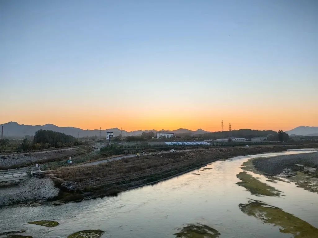 原創(chuàng)頻道工作會議舉辦間隙，我們來到易水邊