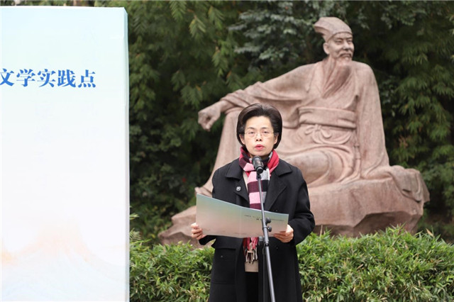 眉山市委常委、宣傳部部長(zhǎng)何迎曉致辭