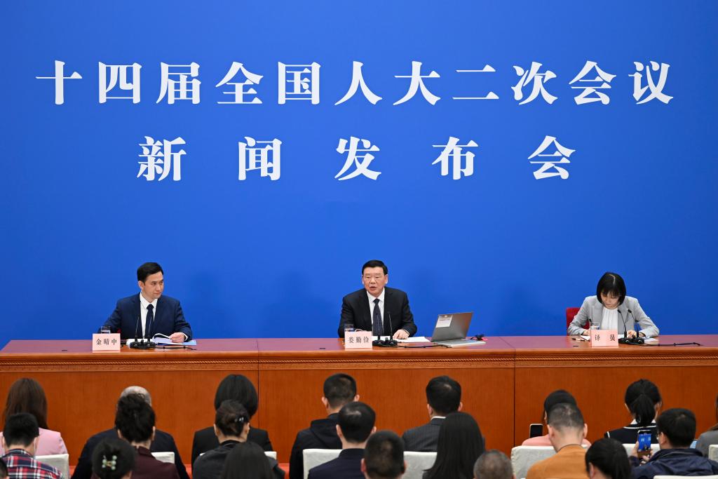 3月4日，十四屆全國人大二次會(huì)議在北京人民大會(huì)堂舉行新聞發(fā)布會(huì)。大會(huì)發(fā)言人婁勤儉就大會(huì)議程和人大工作相關(guān)問題回答中外記者的提問。 新華社記者 牟宇 攝