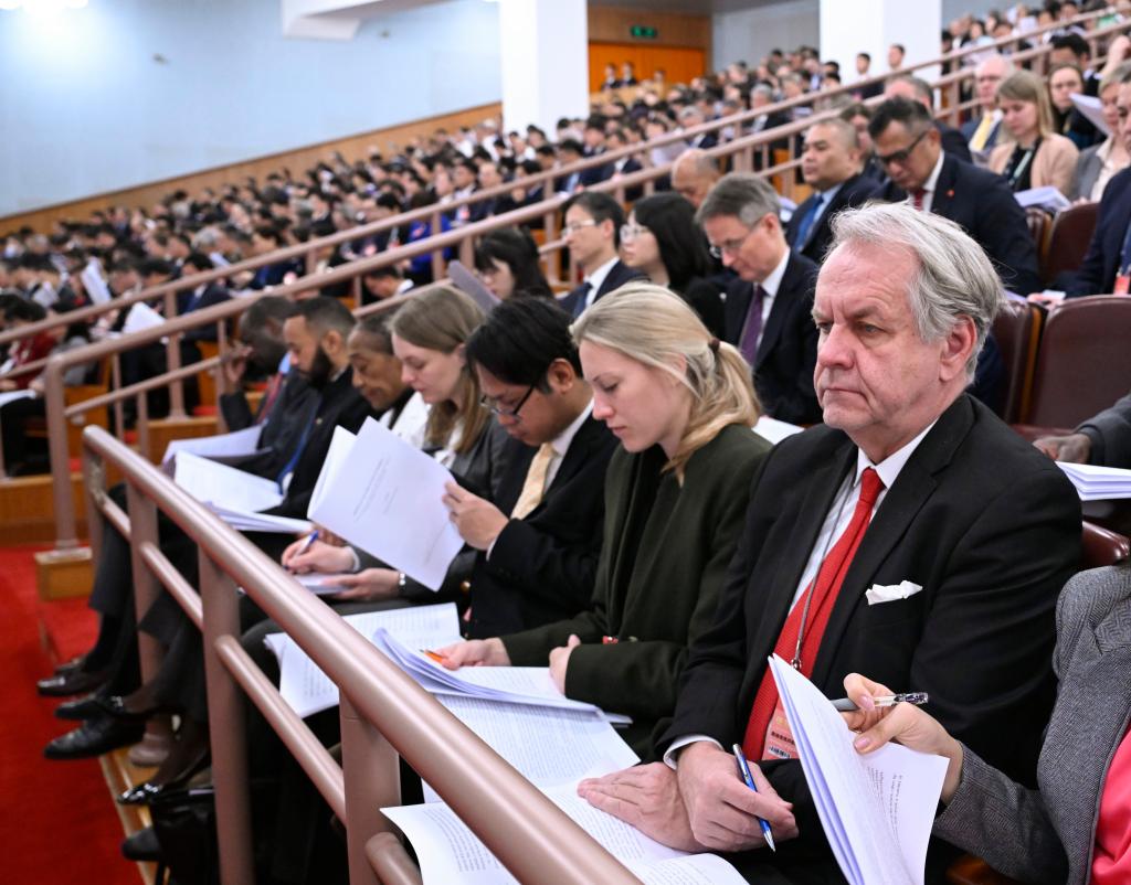 3月5日，第十四屆全國人民代表大會(huì)第二次會(huì)議在北京人民大會(huì)堂開幕。這是外國駐華使節(jié)旁聽大會(huì)。新華社記者 申宏 攝