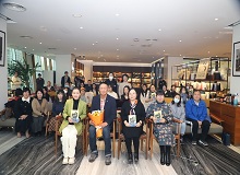 陳河最新長(zhǎng)篇小說(shuō)《誤入孤城》分享會(huì)舉行分享會(huì)上，陳河、北京師范大學(xué)文學(xué)院教授張莉、作家喬葉、評(píng)論家季亞婭帶領(lǐng)讀者走進(jìn)這座雜糅了粗糲與柔情的文學(xué)之城。[詳細(xì)]