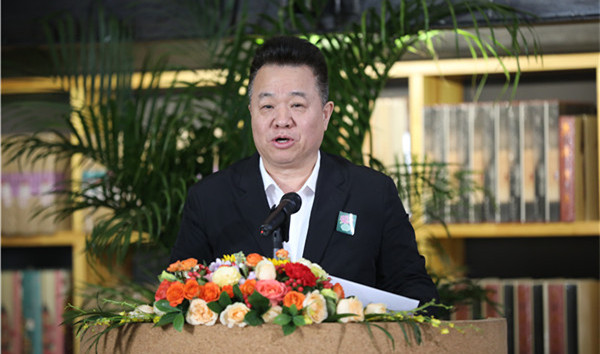 中國作協(xié)黨組成員、副主席、書記處書記邱華棟主持交流活動