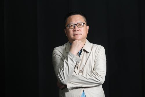 李少君，《詩刊》社主編，一級作家。主要著作有《自然集》《草根集》《海天集》《應(yīng)該對春天有所表示》等，被譽為“自然詩人”。