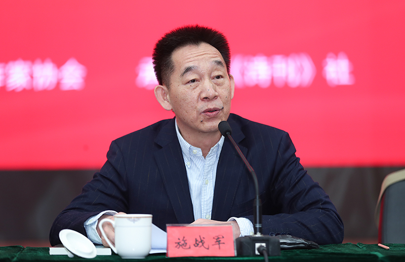 中國作協(xié)黨組成員、書記處書記施戰(zhàn)軍主持座談會