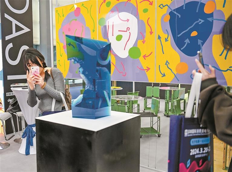 “網(wǎng)紅展”成為年輕人的新選擇。（胡蕾/圖）