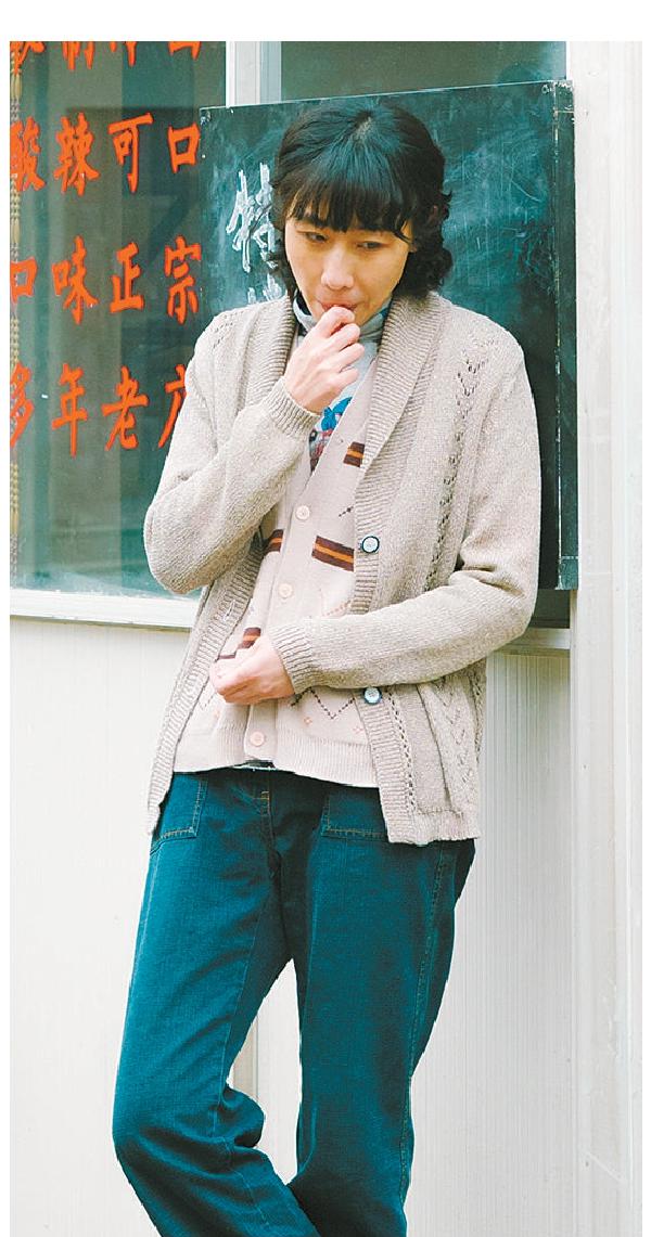 在《漫長(zhǎng)的季節(jié)》中，任素汐飾演的徐姐瘦瘦高高，倚門(mén)嗑瓜子兒的動(dòng)作，斜眼兒瞟人的眼神，加上幾句曖昧臺(tái)詞，略略幾筆勾勒出在生存邊緣掙扎又頗具風(fēng)情的小飯館老板娘。