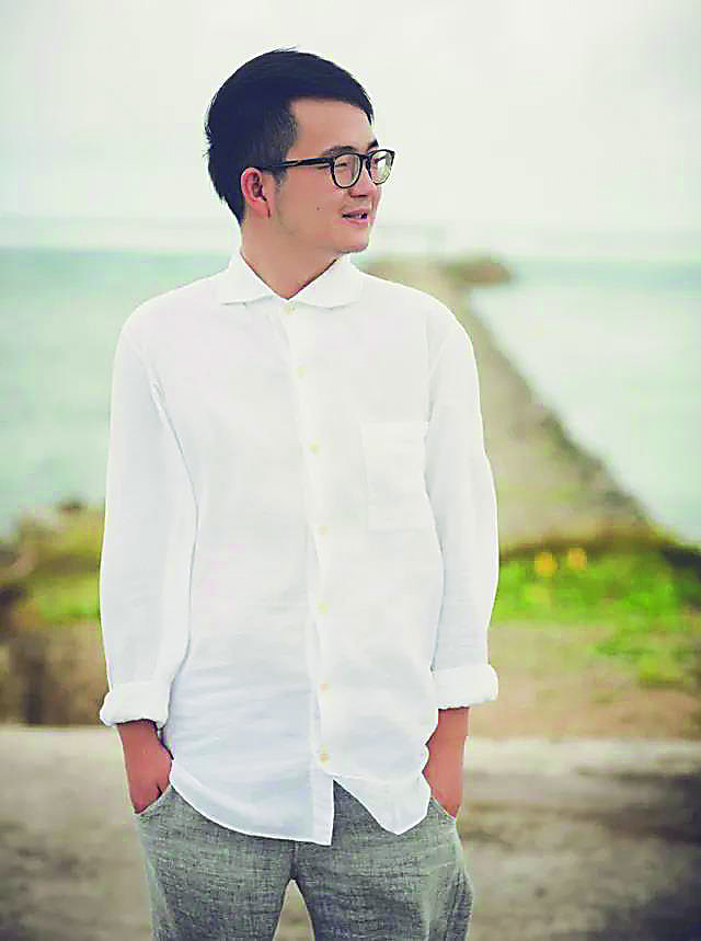 烽火戲諸侯 中國(guó)作協(xié)會(huì)員，浙江省網(wǎng)絡(luò)作協(xié)副主席，杭州市網(wǎng)絡(luò)作協(xié)主席。主要代表作有《雪中悍刀行》《劍來(lái)》等。