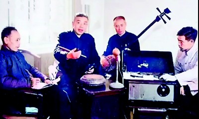 霍樹棠在錄制東北大鼓。圖片由作者提供