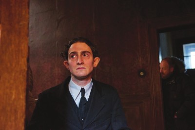  青年演員伊丹·魏斯在著名導(dǎo)演阿格涅什卡·霍蘭的新片《弗朗茨》中扮演主人公卡夫卡。米哈爾·烏雷什攝影，馬琳制片公司圖片