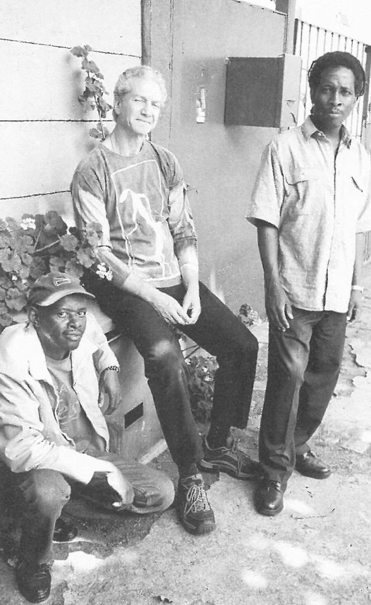 布噪噪雜志編輯，左為艾克·姆伊拉，中為阿倫·霍維茨，右為西菲弗·恩格溫雅。