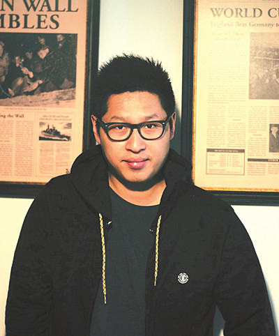 林東林，武漢文學(xué)院首屆簽約專業(yè)作家，著有《火腿》《出門》《燈光球場》《迎面而來》《三餐四季》《跟著詩人回家》等各類作品多部