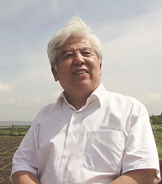 馬振聲 1939年生于北京，1964年本科畢業(yè)于中央美術(shù)學(xué)院中國(guó)畫(huà)系，同年考入中央美術(shù)學(xué)院中國(guó)畫(huà)系首屆研究生，師從蔣兆和教授，專攻水墨人物畫(huà)。1973年調(diào)入四川省美協(xié)從事專業(yè)美術(shù)創(chuàng)作。1994年起受聘任教于北京語(yǔ)言大學(xué)藝術(shù)系。曾任北京語(yǔ)言大學(xué)藝術(shù)學(xué)院名譽(yù)院長(zhǎng)、重慶國(guó)畫(huà)院名譽(yù)院長(zhǎng)、中央文史研究館書(shū)畫(huà)院名譽(yù)院長(zhǎng)。現(xiàn)為中國(guó)美協(xié)蔣兆和藝術(shù)研究會(huì)會(huì)長(zhǎng)、重慶市美協(xié)名譽(yù)主席，中央文史研究館館員、國(guó)家一級(jí)美術(shù)師。其作品曾多次入選全國(guó)美展、中國(guó)畫(huà)百年展等全國(guó)性大展并獲獎(jiǎng)，多次在國(guó)內(nèi)外舉辦個(gè)展或聯(lián)展，多幅作品被中國(guó)美術(shù)館等單位收藏。