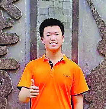 陳林孝，華南師范大學(xué)漢語(yǔ)言文學(xué)在讀本科生，廣東省科普作家協(xié)會(huì)科幻專(zhuān)委會(huì)會(huì)員。曾獲第五屆江蘇省青年科普科幻作品大賽科幻小說(shuō)類(lèi)一等獎(jiǎng)，科普文章《深度學(xué)習(xí)深幾許？》被評(píng)為中國(guó)計(jì)算機(jī)學(xué)會(huì)科普?qǐng)D文優(yōu)秀作品。