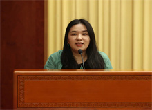 袁子彈：尋找自己的聲音　　感覺近年來我的創(chuàng)作，似乎就是在這樣空茫的喧嘩與騷動中，試圖尋到些微的意義，找到屬于自己的聲音……[詳細(xì)]