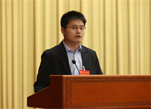 楊輝：以文學(xué)批評參與當(dāng)代文化創(chuàng)造　　十余年有一個問題始終縈繞于懷，那就是如何做出屬于我們這一代人的學(xué)問……[詳細(xì)]