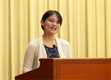 李春華（李琸）：從一個人的戈壁走向文學(xué)的綠洲　　至今我不敢稱自己為作家，對我而言，這是一個非常神圣的字眼……[詳細(xì)]