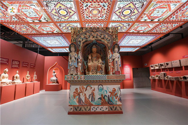 敦煌文博會(huì)展廳內(nèi)