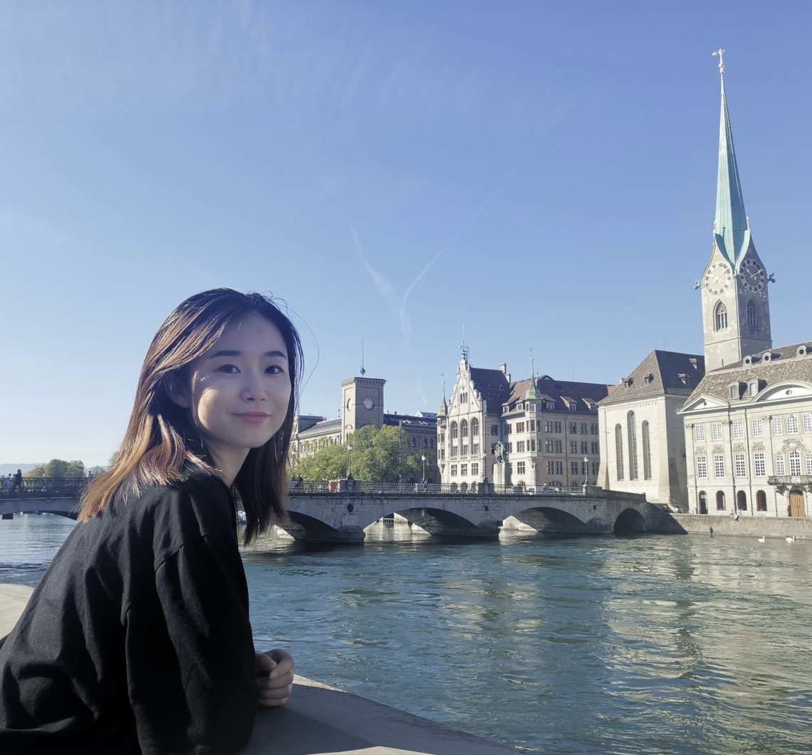 個人簡介：傅煒如，1992年生于杭州，香港理工大學(xué)碩士。中國報告文學(xué)會員，浙江省作協(xié)會員。有作品見于《人民文學(xué)》《中國作家》《文藝報》等，著有長篇報告文學(xué)《錢塘一家人》。現(xiàn)為文學(xué)刊物編輯。入選浙江省第十批“新荷計劃”人才庫。