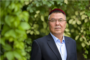 翻譯獎：國家通用語言文字←→維吾爾文作者：玉蘇甫·艾沙（維吾爾族）         獲獎感言文學翻譯在各民族交往交流交融過程中，在鑄牢中華民族共同體意識，構筑中華民族共有精神家園，促進民族團結進步事業(yè)中發(fā)揮著特殊的重要作用。我作為一名翻譯工作者深感肩上的責任重大，使命光榮。文學翻譯就是文學再創(chuàng)作的過程。如何能夠讓一部作品翻譯得更加精彩……