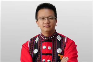 詩歌獎：《空山寂》作者：張偉鋒（佤族）         獲獎感言我的詩集《空山寂》獲得第十三屆全國少數民族文學創(chuàng)作駿馬獎，對我個人、對佤族的文學創(chuàng)作而言，是一種鼓勵，更是一種鞭策。在我之前有董秀英、袁智中、聶勒、伊蒙紅木等四位佤族作家獲過駿馬獎。作為一個20世紀80年代出生的佤族詩人，我在橫向的觀察和縱向的人生經歷之后，抵達了當今、當下的生活語境……