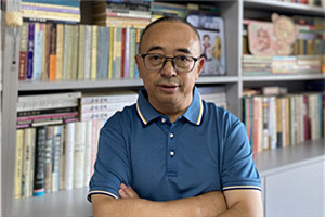 報告文學獎：《幸福的旋律——西藏脫貧交響曲》  作者：吉米平階（藏族）         獲獎感言時代的發(fā)展往往超越作家的經驗和想象，在我還挖空心思用自己有限的能力想為所住村莊和遙遠的鄉(xiāng)親做點什么的時候，波瀾壯闊的脫貧攻堅開始了。西藏是全國集中連片貧困程度最深地區(qū)之一，也是脫貧攻堅難度最大，成效最顯著的地方，我有幸作為參與者、親歷者和記錄者，見證了全過程。