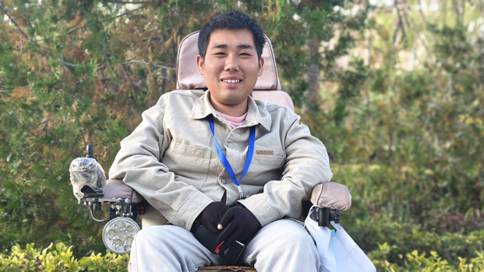 柳客行，本名馬駿，回族，1995年生。固原市作家協(xié)會副秘書長。2023年入選固原市“最美文學(xué)人”。